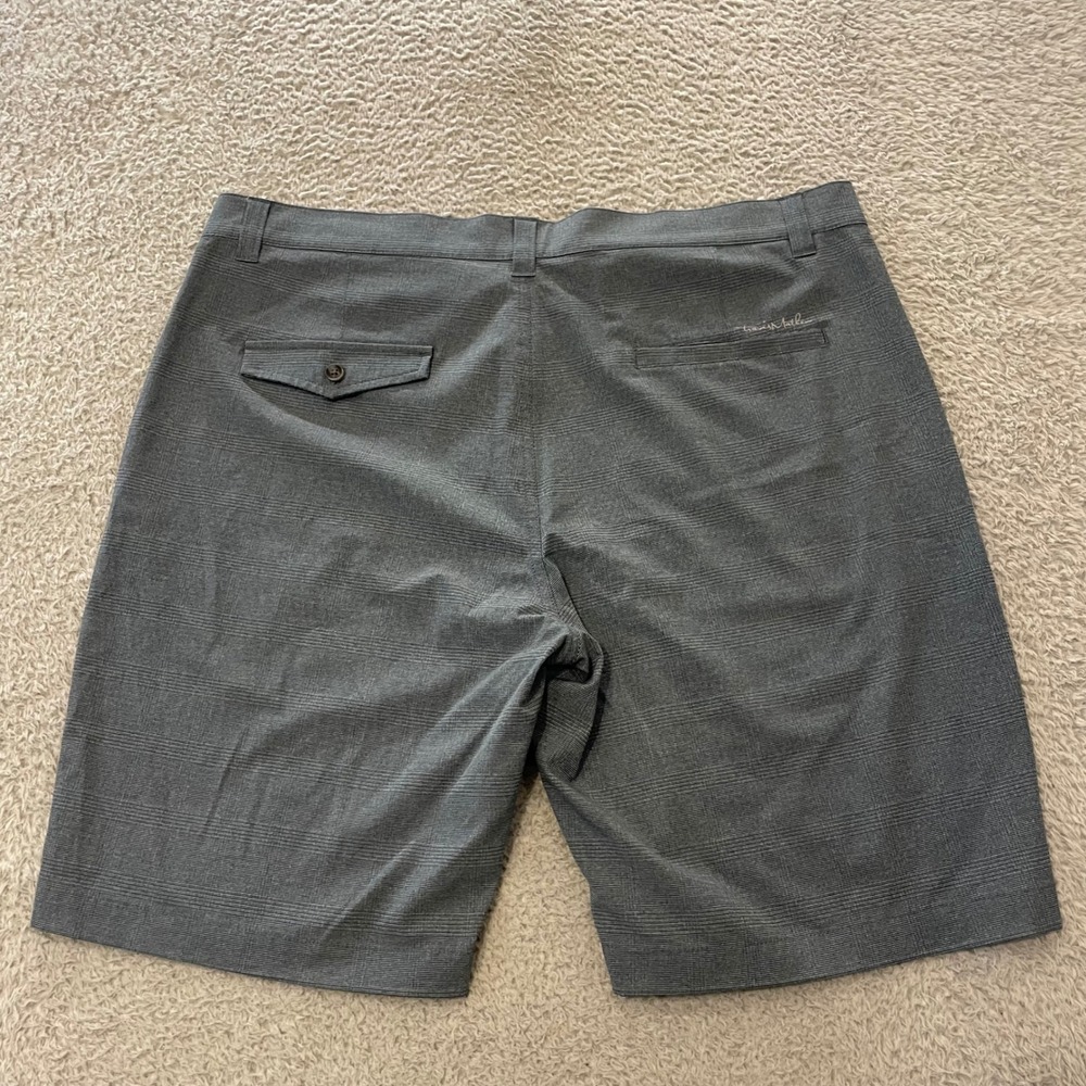 Travis Mathew Grommet 9" Shorts Mens 38 Gray Blue Plaid Performance Golf 1MW830 - Picture 3 of 8